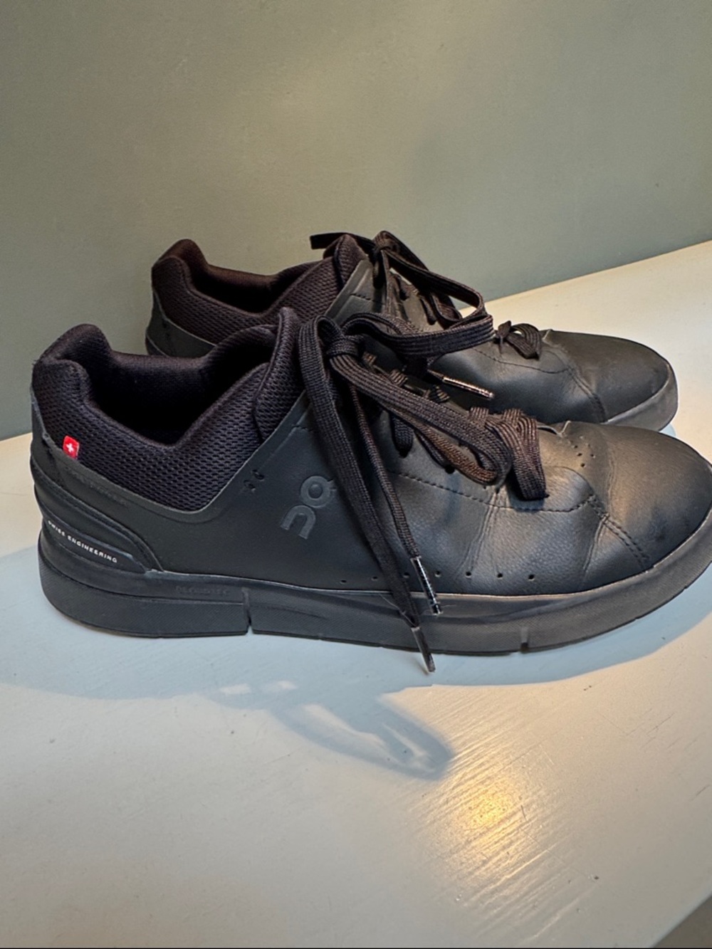 On Running Men's Black Low-Top Sneakers - the Rodger Advantage